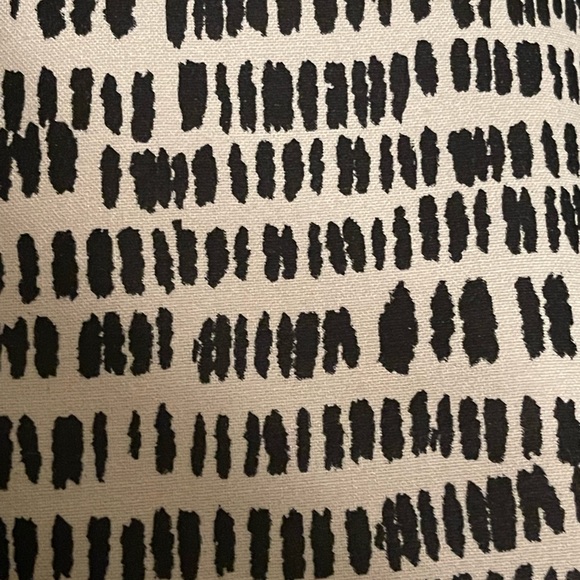 Calvin Klein Black and white abstract print skirt. Great condition. Size 12. - Picture 2 of 4